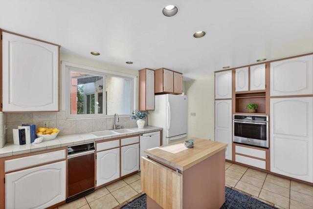 65 Monte Vista Avenue, Watsonville CA: https://media.crmls.org/mediaz/43760dba-cf7f-4cfa-bc56-06a02cc2ee74.jpg