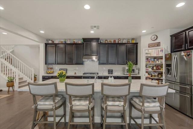 738 Sullivan Way, Gilroy CA: https://media.crmls.org/mediaz/43761860-852e-4237-83c8-4218deeddf2a.jpg