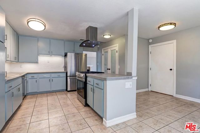 2286 Goddard Avenue, Simi Valley CA: https://media.crmls.org/mediaz/4376611e-748d-4e0e-a8a6-d5a8e0770acc.jpg