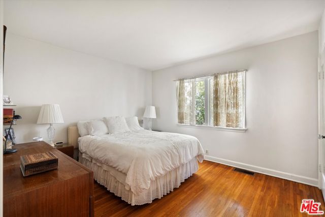 1903 Holmby Avenue, Los Angeles CA: https://media.crmls.org/mediaz/43768a30-b884-418e-9c21-27bdcbbd3d4a.jpg