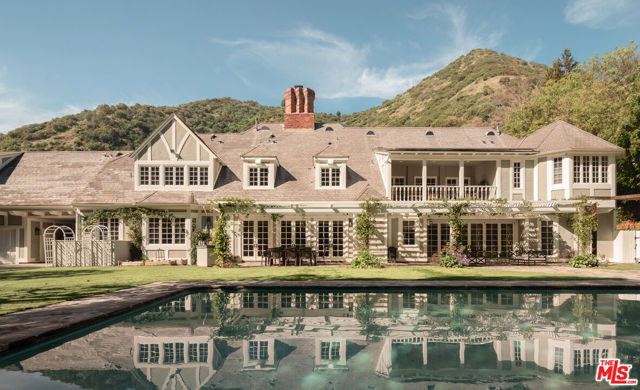 1420 Moraga Drive, Los Angeles CA: https://media.crmls.org/mediaz/43771cc2-b6ea-482d-9742-ea0efcb27952.jpg