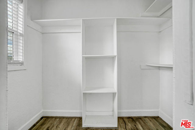 120 N Avenue 25, Los Angeles CA: https://media.crmls.org/mediaz/43777537-b010-4d75-b382-6a8c26c67594.jpg