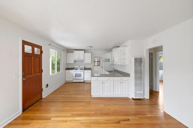 2160 Oakley Avenue, Menlo Park CA: https://media.crmls.org/mediaz/43778798-5aa4-4a39-8b55-b3fb25d1c0a5.jpg