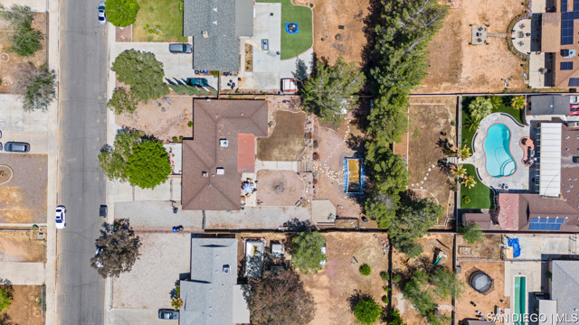 13367 Apple Blossom LN, Apple Valley CA: https://media.crmls.org/mediaz/43779c4c-abcf-4500-81c1-e3312e220c0e.jpg