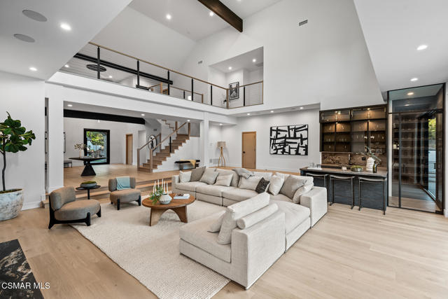 4199 Woodlane Court, Westlake Village CA: https://media.crmls.org/mediaz/4377c8ad-071f-413c-943a-00162f0da649.jpg