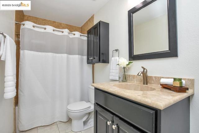 2587 Oak Rd, Walnut Creek CA: https://media.crmls.org/mediaz/43791f21-b564-431d-a6a7-cbdd527063af.jpg
