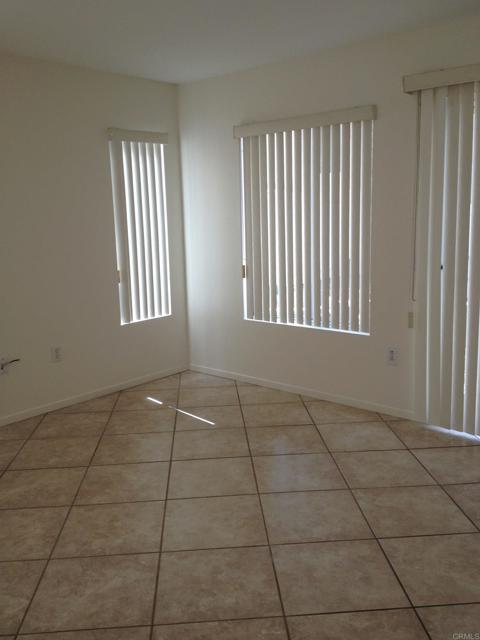 1374 Serena Circle, Chula Vista CA: https://media.crmls.org/mediaz/43793ca3-26f4-4377-bf73-2ff193a0f2e7.jpg