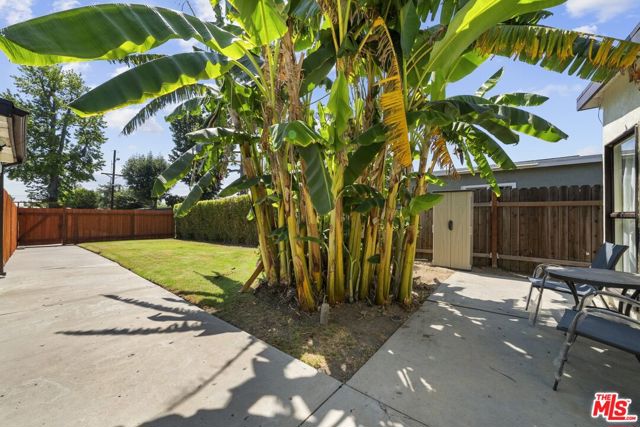 7659 Lindley Avenue, Reseda CA: https://media.crmls.org/mediaz/437a2623-31d6-4f9e-bc9c-7cb4c804488b.jpg