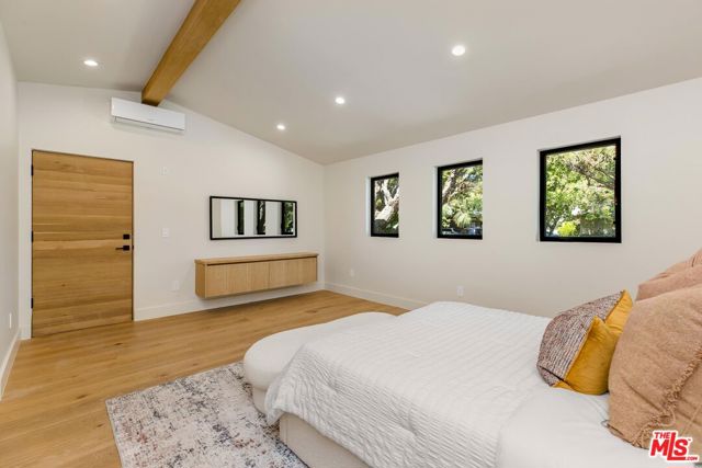 5305 Allott Avenue, Sherman Oaks CA: https://media.crmls.org/mediaz/437a96d4-df44-4098-ba82-2da5fd0c18ef.jpg