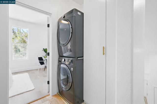 10708 Prince Royal Ct, Oakland CA: https://media.crmls.org/mediaz/437ad870-6fd7-4fc2-b8e7-dee520aaf566.jpg