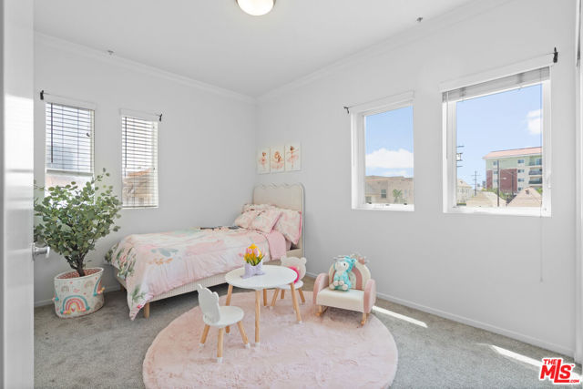 906 S Serrano Avenue, Los Angeles CA: https://media.crmls.org/mediaz/437ae63a-f097-45d3-9c1c-b025b4df0aa3.jpg