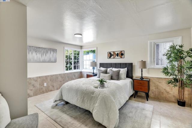 1551 Merced St, Richmond CA: https://media.crmls.org/mediaz/437b00d3-88bb-41f9-82b9-1e5a581e3b56.jpg