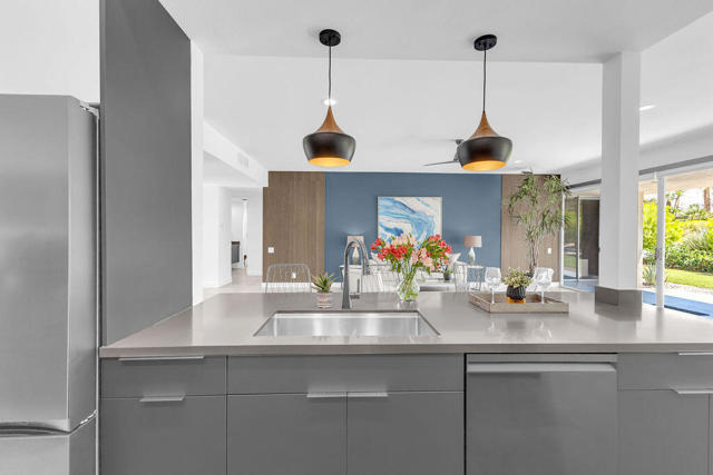 469 E Mariposa Drive, Palm Springs CA: https://media.crmls.org/mediaz/437b16f2-1198-4376-b937-1037657826f8.jpg