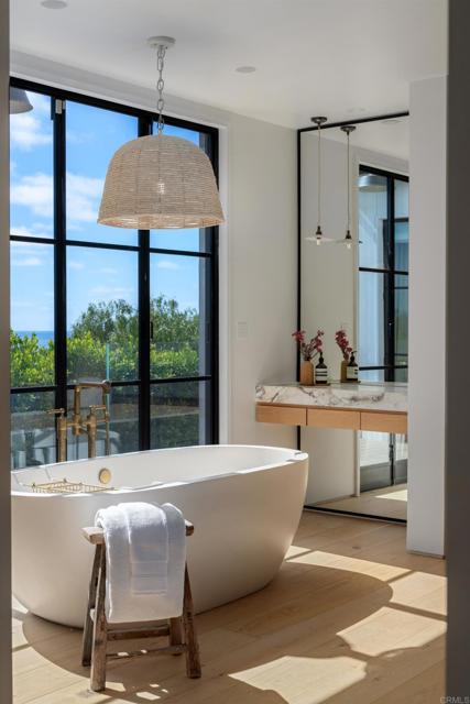 6260 Waverly Avenue, La Jolla CA: https://media.crmls.org/mediaz/437b23dd-7f61-4c9b-a6b2-99e62f2c89c1.jpg