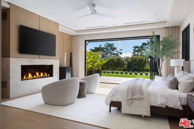 1437 S Jameson Lane, Montecito CA: https://media.crmls.org/mediaz/437b516a-34aa-4fed-a2b5-d6a652a4ae23.jpg