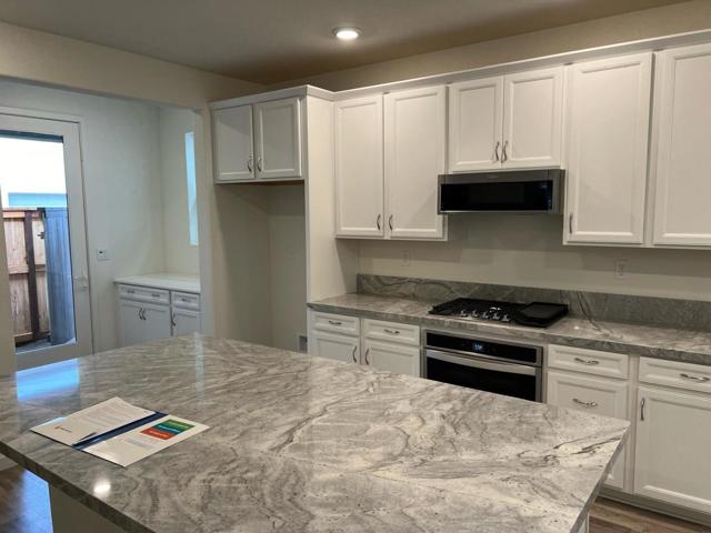 2817 Earthened Walk, Sacramento CA: https://media.crmls.org/mediaz/437b6879-766e-4d06-b788-8e6c4c45bebd.jpg