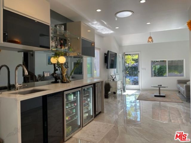 425 Sunridge Street, Playa del Rey CA: https://media.crmls.org/mediaz/437bea7a-2fac-4319-9998-6dfa86a7adc8.jpg