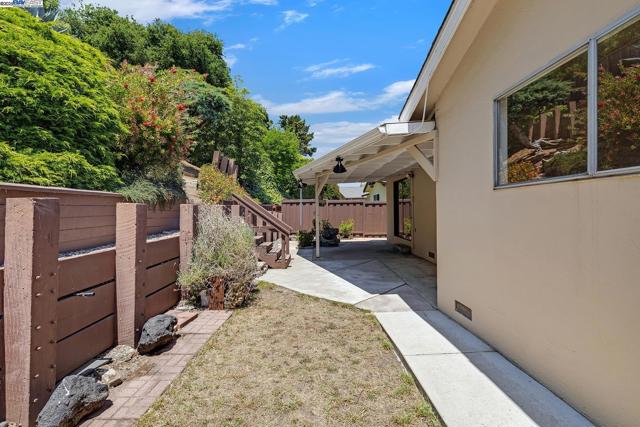 16651 Selby Dr, San Leandro CA: https://media.crmls.org/mediaz/437c35ed-381a-451d-8f47-208eb62933df.jpg