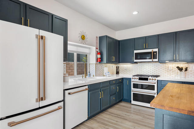 2312 Shannon Way, Palm Springs CA: https://media.crmls.org/mediaz/437c3d79-4efd-4278-96d0-2a79e0a3de7d.jpg