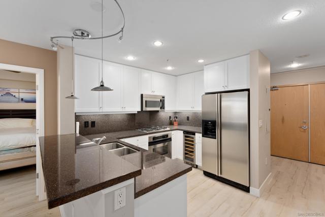 850 Beech St, San Diego CA: https://media.crmls.org/mediaz/437ccc11-2ad7-4ec3-bff3-3bcc867a4020.jpg
