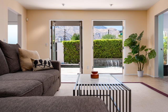 590 N Plaza Amigo, Palm Springs, CA 92262