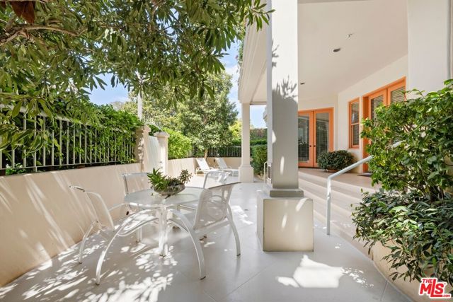 603 Ocean Avenue, Santa Monica CA: https://media.crmls.org/mediaz/437d363f-1273-4939-bf32-46edd73bad39.jpg