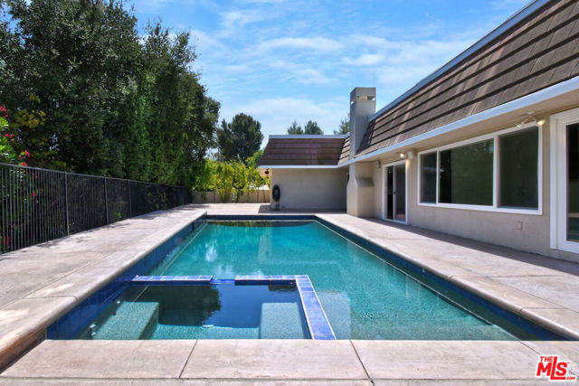 23637 Park Belmonte, Calabasas CA: https://media.crmls.org/mediaz/437d38c9-f42f-4e88-9f20-fad05c3a69cd.jpg