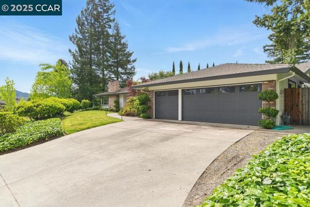 314 Draeger Dr, Moraga CA: https://media.crmls.org/mediaz/437d63bd-008d-4176-a6df-4cb7c7fca589.jpg