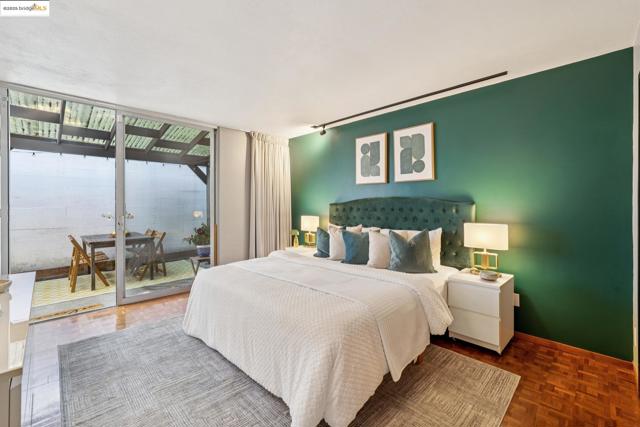 2760 Park Blvd, Oakland CA: https://media.crmls.org/mediaz/437dc9db-9cdd-4d3f-9b6d-bc2751fa78c0.jpg