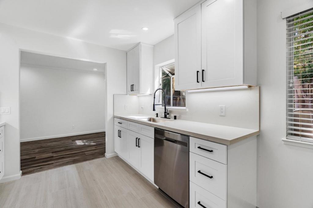 https://media.crmls.org/mediaz/437df5aa-0163-41e2-91f0-22e8066e9f22.jpg?preset=X-Large