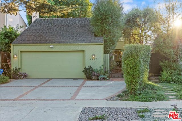 2329 Manning Avenue, Los Angeles CA: https://media.crmls.org/mediaz/437df800-b26e-45f0-9702-a9e4730db6df.jpg