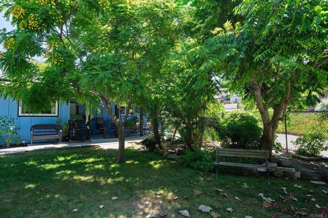 620 Sunset Drive, Vista CA: https://media.crmls.org/mediaz/437e39cc-0630-47d8-836a-740c11c67b29.jpg