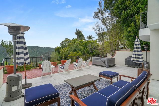 2253 Canyonback Road, Los Angeles, California 90049, 3 Bedrooms Bedrooms, ,3 BathroomsBathrooms,Townhouse,For Sale,Canyonback,24397585