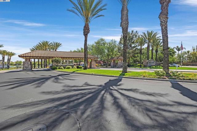 703 Seminole Ct, Discovery Bay CA: https://media.crmls.org/mediaz/437f0fd8-504e-4aac-9d74-6ad9422de01c.jpg