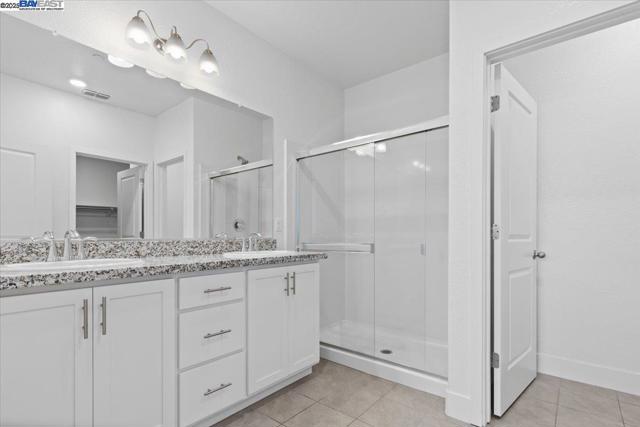 946 Osprey Dr, Lathrop CA: https://media.crmls.org/mediaz/437f15d0-3d69-44cc-9efc-51dcceede61d.jpg