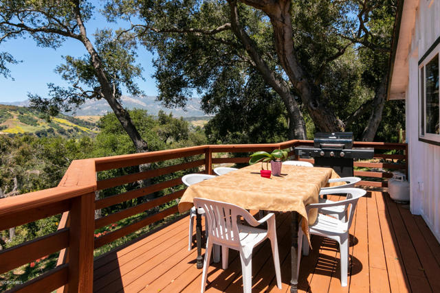 250 Verde Oak Drive, Oak View CA: https://media.crmls.org/mediaz/437f1a86-2d28-4e63-b11b-e138ff3a58fd.jpg