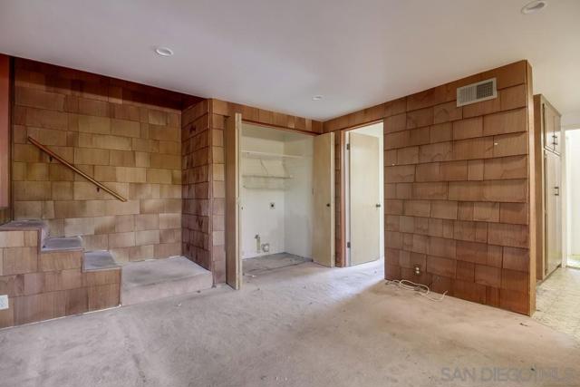 954 Harbor View Dr, San Diego CA: https://media.crmls.org/mediaz/437f3d25-e60f-4dff-aa20-9129731d35a0.jpg