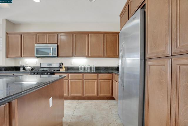 1030 Clear Lake Dr, Oakley CA: https://media.crmls.org/mediaz/43801b19-ad13-45df-844b-46c5e174c8ba.jpg