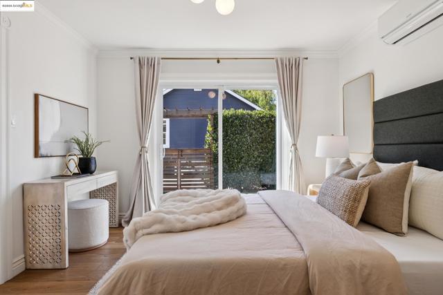 1642 10Th St, Berkeley CA: https://media.crmls.org/mediaz/4380a935-d2a3-4524-9b78-758cae4b0eaf.jpg