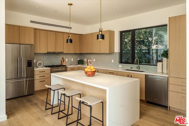 2824 1/2 Avenel Street, Los Angeles CA: https://media.crmls.org/mediaz/4380aadf-ad93-48f7-a802-5f9f35f0239f.jpg