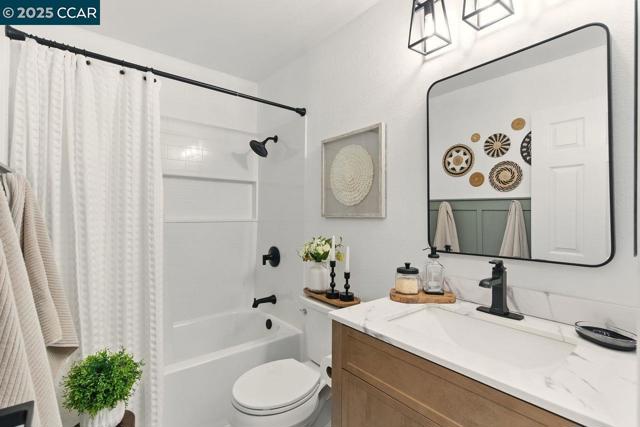 223 Via Pinada Ln, Martinez CA: https://media.crmls.org/mediaz/4380b57a-e885-4a5d-8be6-bfc2466ba332.jpg