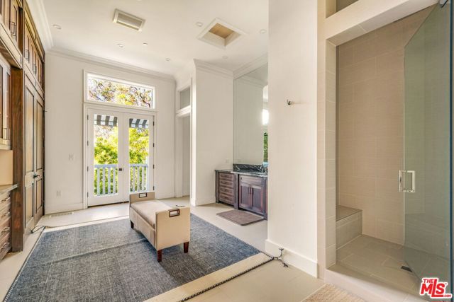 9669 Oak Pass Road, Beverly Hills CA: https://media.crmls.org/mediaz/438191b2-9055-4310-afbd-5300259e4663.jpg