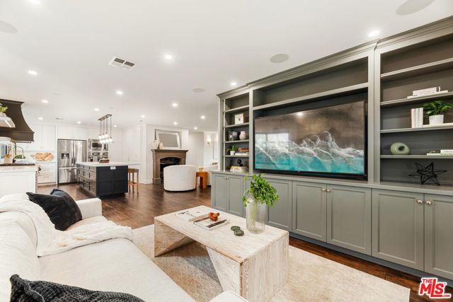 1225 S Cloverdale Avenue, Los Angeles CA: https://media.crmls.org/mediaz/4381a4f4-09a0-483e-9c3f-f87838fecabc.jpg