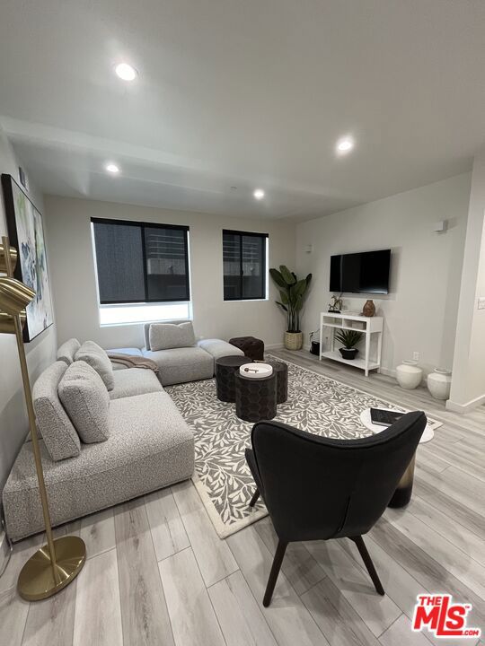 124 S Croft Avenue, Los Angeles CA: https://media.crmls.org/mediaz/438227cd-15ee-4bf5-8f79-45530e1d9959.jpg