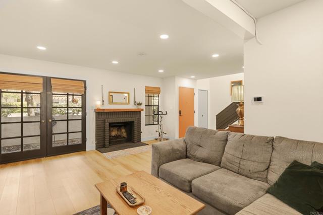 Detail Gallery Image 4 of 32 For 1651 S Juniper St #206,  Escondido,  CA 92025 - 3 Beds | 2/1 Baths