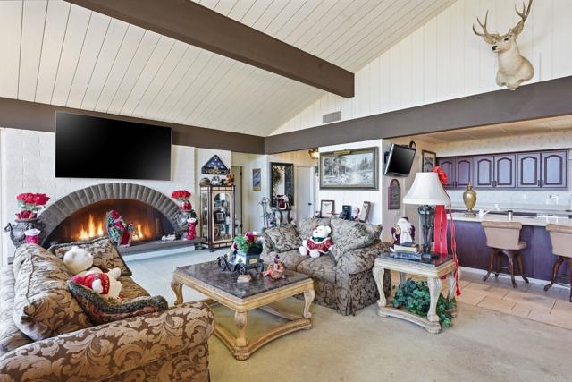 9902 Heavenly Way, La Mesa CA: https://media.crmls.org/mediaz/438337be-93ec-411b-9099-6a09888d3dba.jpg