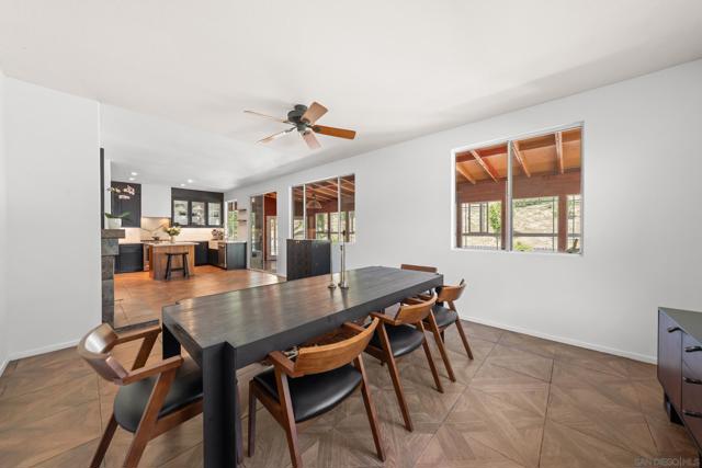 32246 Cour Meyney, Temecula CA: https://media.crmls.org/mediaz/43836ebe-4962-49ff-b47a-e6131b79758e.jpg