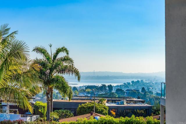 2193 Harbour Heights Rd, San Diego CA: https://media.crmls.org/mediaz/4383bfca-d5ba-437a-9ec5-34d182352e37.jpg