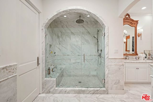 717 North Rodeo Drive photo 21