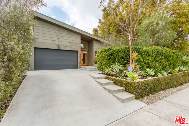 4229 Elmer Avenue, North Hollywood CA: https://media.crmls.org/mediaz/43847d96-efa1-4bdd-82ac-355758f50eea.jpg